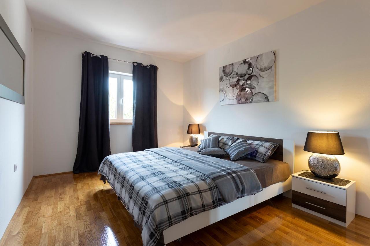 Apartmani Karoca 3 Pula Exterior foto