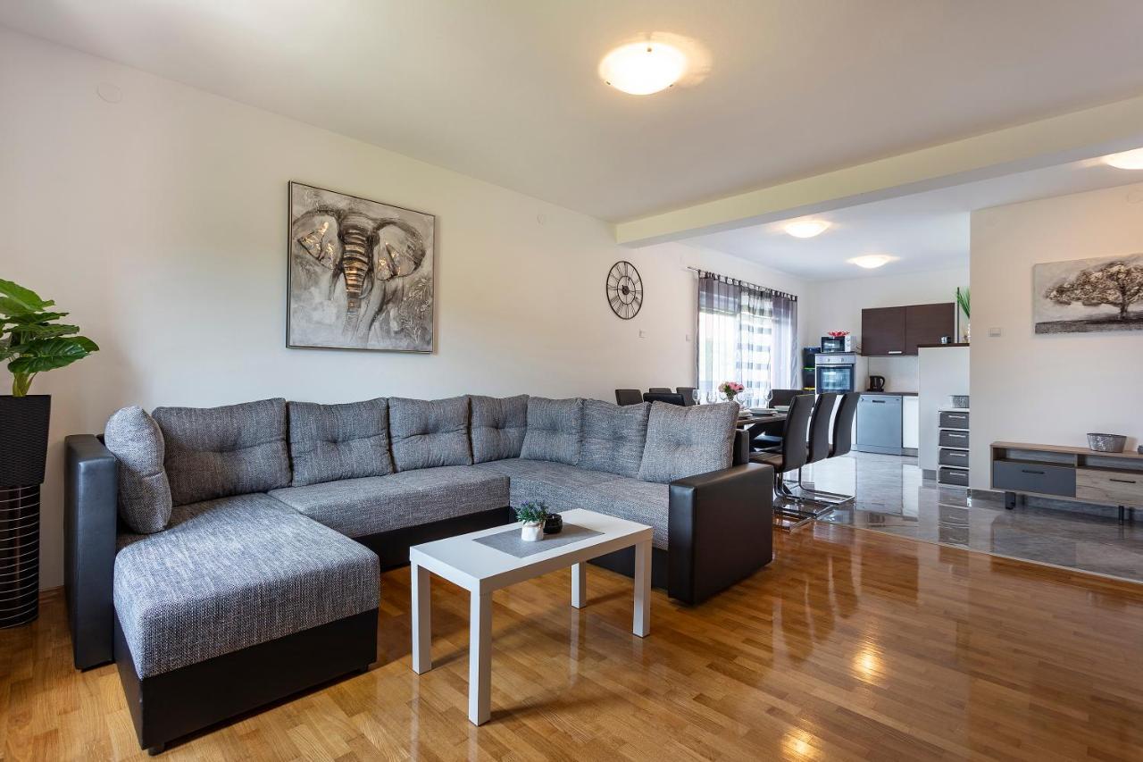 Apartmani Karoca 3 Pula Exterior foto