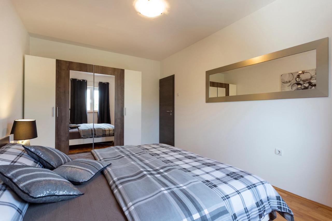 Apartmani Karoca 3 Pula Exterior foto