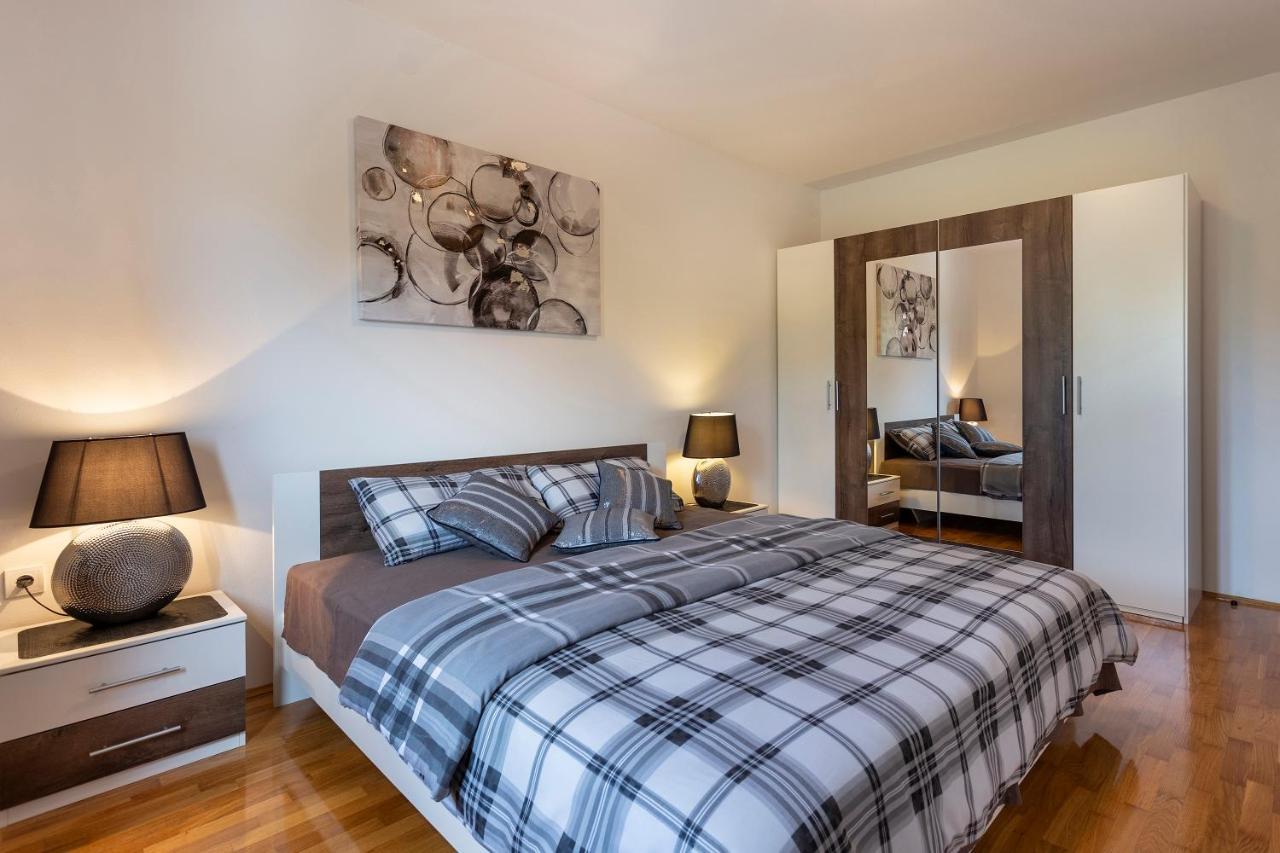 Apartmani Karoca 3 Pula Exterior foto